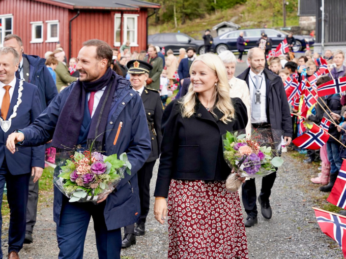 Kronprinsparet ankommer Høytorp fort under fylkesturen til Viken. Foto: Simen Løvberg Sund, Det kongelige hoff